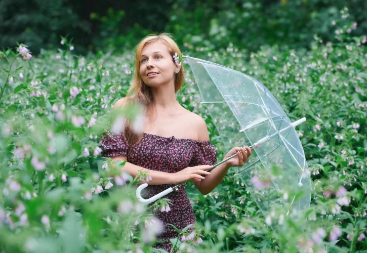 Nowoczesne rozwiązania reklamowe – parasole, gadżety i parawany dla Twojej marki