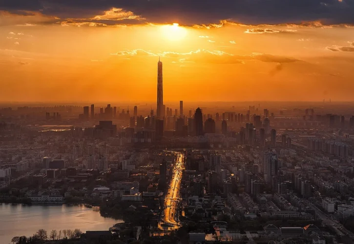 Filmowanie dronem — nowy wymiar spotów reklamowych w Warszawie